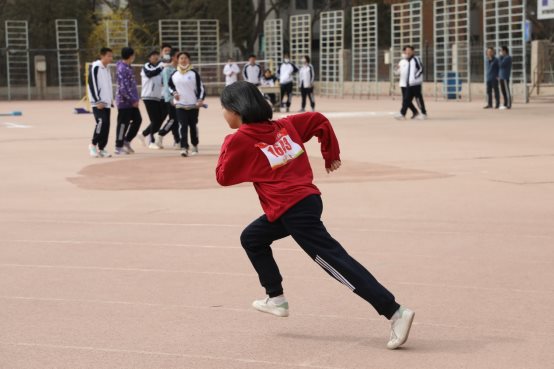D:/单位照片/22-23-2/34届运动会1/505A5370.JPG