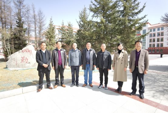 E:/20210316合作市初级中学/微信图片_202****1122732.jpg
